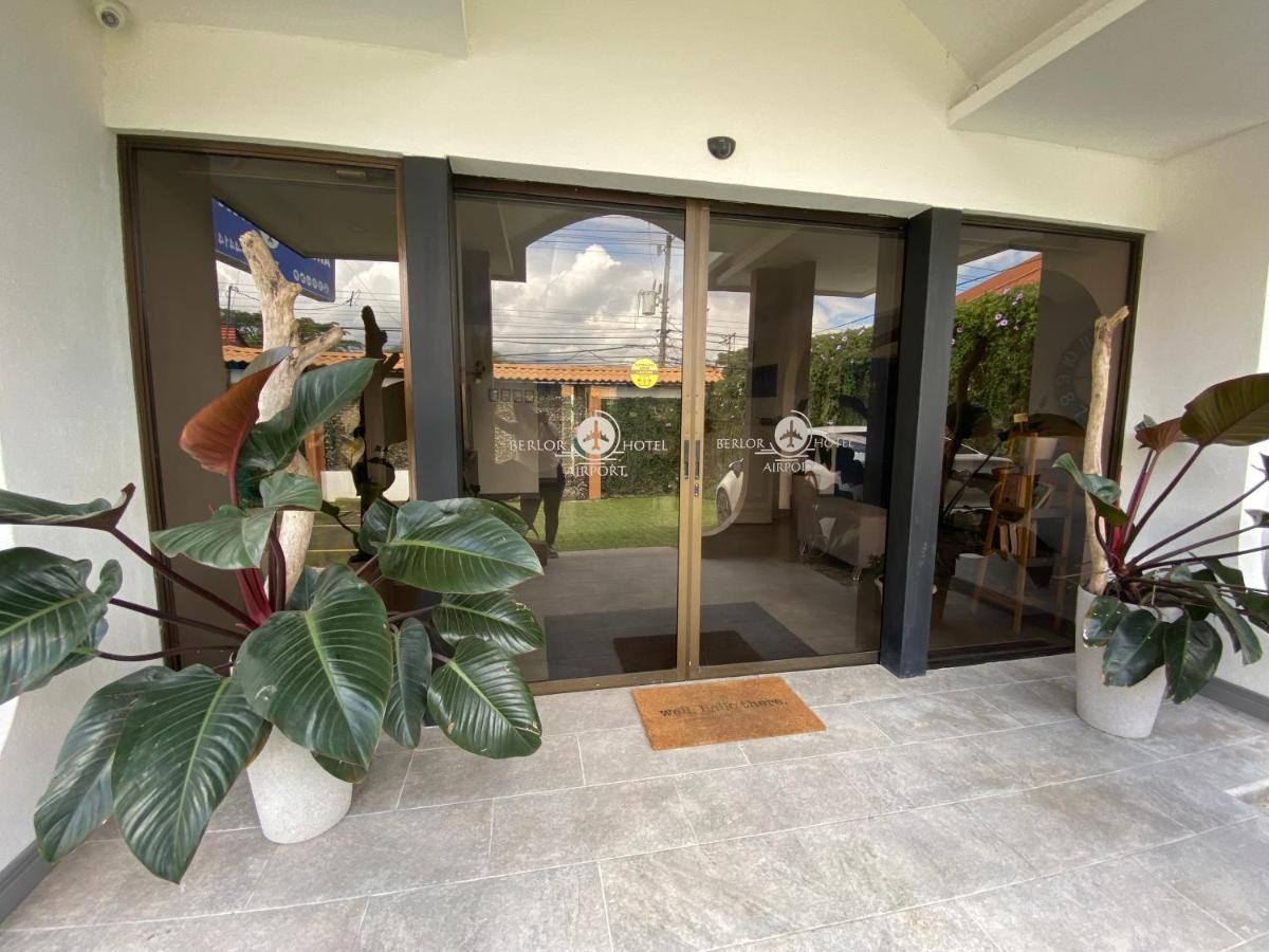 Berlor Airport Inn Rio Segundo Exterior photo