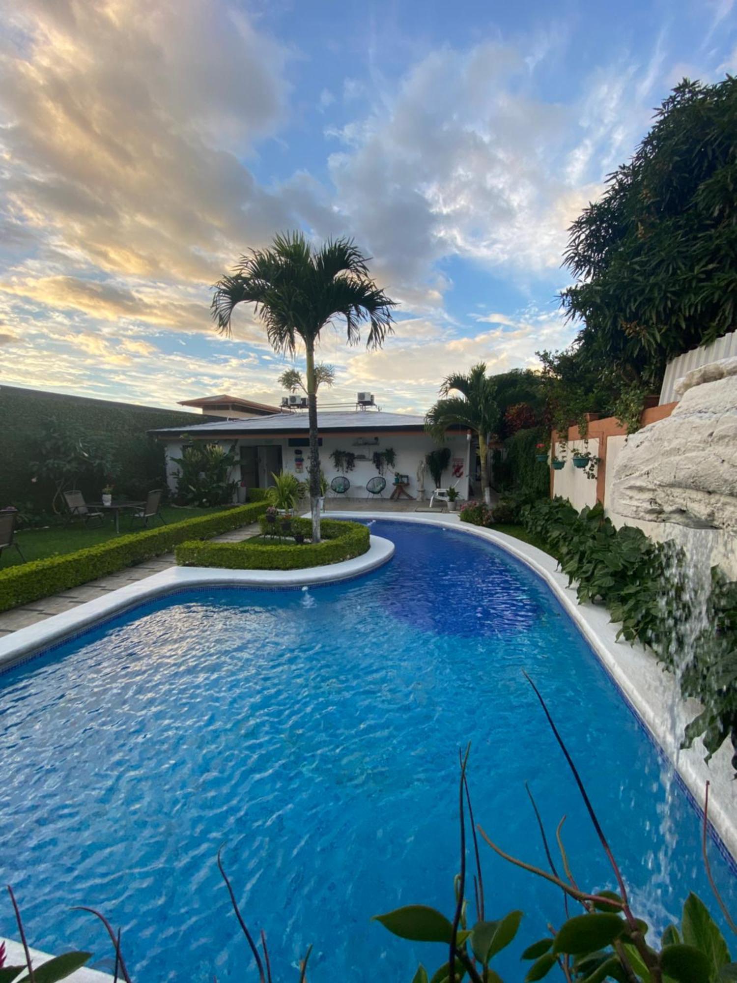 Berlor Airport Inn Rio Segundo Exterior photo