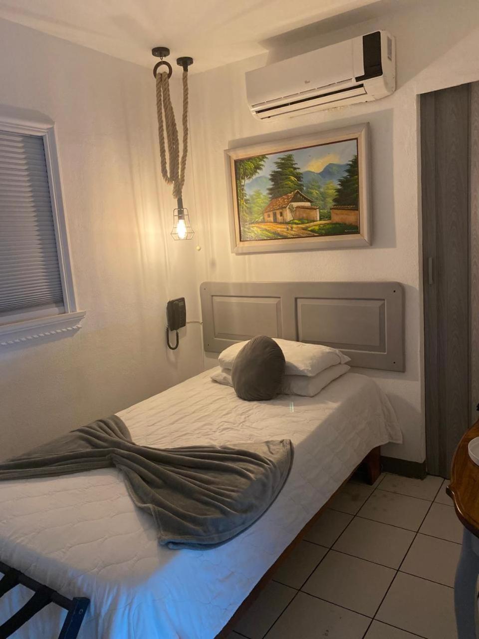 Berlor Airport Inn Rio Segundo Room photo