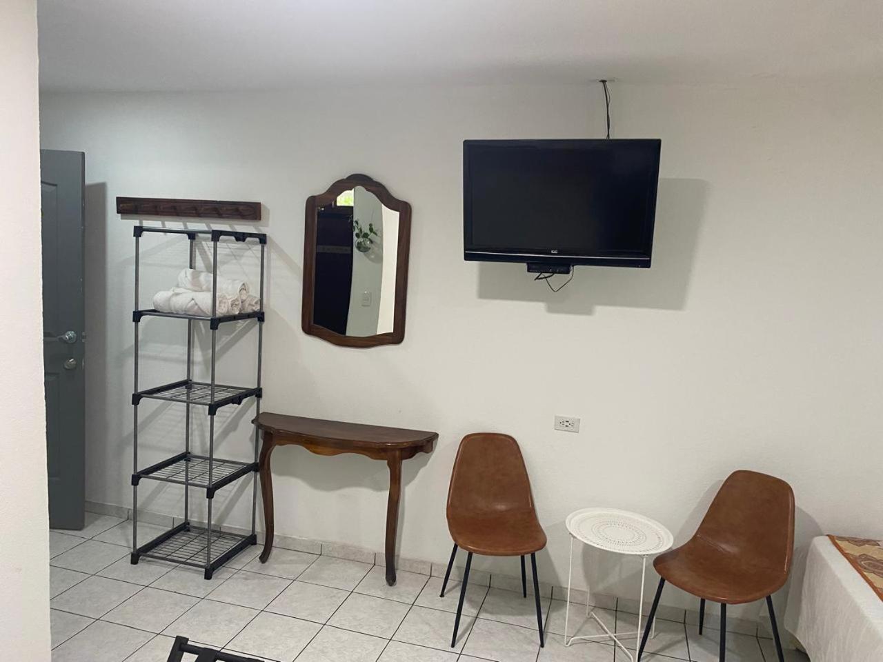 Berlor Airport Inn Rio Segundo Exterior photo