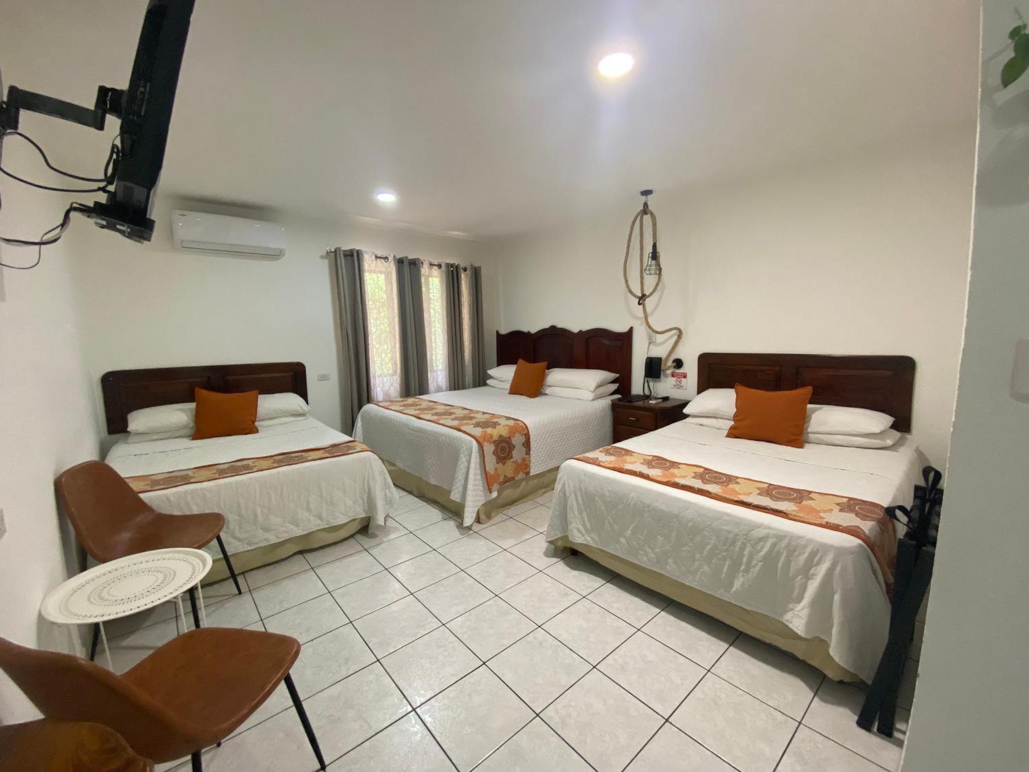 Berlor Airport Inn Rio Segundo Room photo